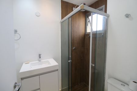 Banheiro de apartamento para alugar com 2 quartos, 54m² em Rio Pequeno, São Paulo