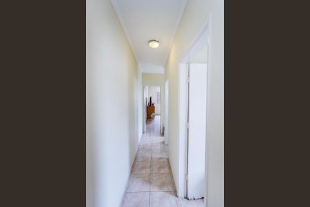 Casa à venda com 98m², 4 quartos e 2 vagasCorredor