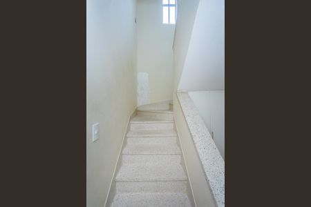 Casa à venda com 98m², 4 quartos e 2 vagasEscada