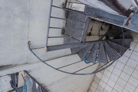 Casa à venda com 98m², 4 quartos e 2 vagasEscada