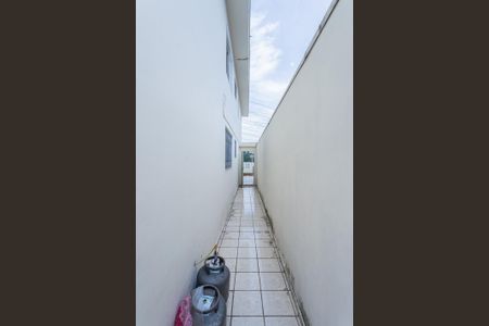Casa à venda com 98m², 4 quartos e 2 vagasCorredor