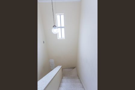 Casa à venda com 98m², 4 quartos e 2 vagasEscada