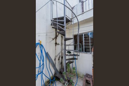 Casa à venda com 98m², 4 quartos e 2 vagasEscada