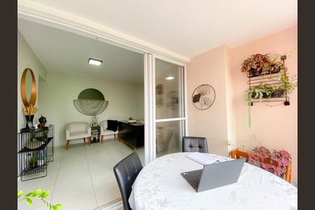 Apartamento à venda com 84m², 3 quartos e 2 vagasVaranda