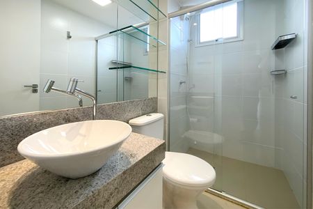 Apartamento para alugar com 70m², 2 quartos e 2 vagasBanheiro