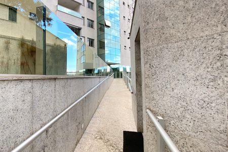 Apartamento para alugar com 70m², 2 quartos e 2 vagasÁrea comum - Ramap de Acesso