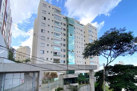 Apartamento para alugar com 70m², 2 quartos e 2 vagasFachada