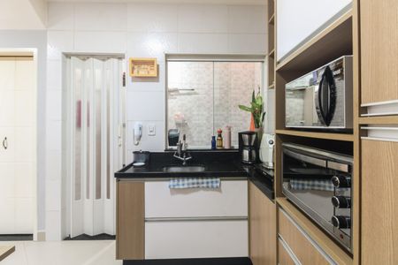 Casa de condomínio à venda com 55m², 2 quartos e 1 vagaCozinha 