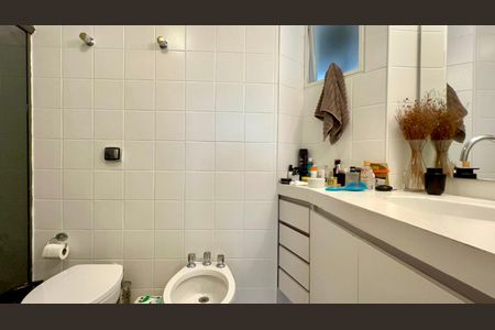 Apartamento à venda com 91m², 2 quartos e 2 vagasBanheiro da Suíte
