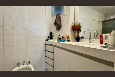 Apartamento à venda com 91m², 2 quartos e 2 vagasBanheiro da Suíte