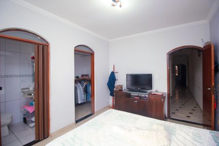 Casa à venda com 305m², 4 quartos e 7 vagasSuíte 1