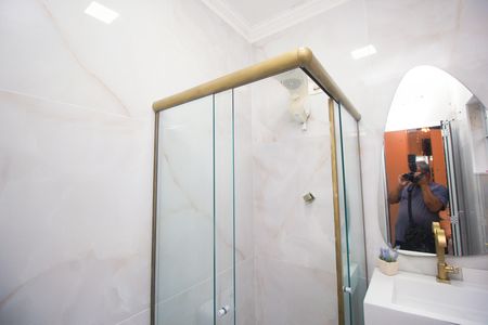 Casa à venda com 305m², 4 quartos e 7 vagasBanheiro da Suíte 2