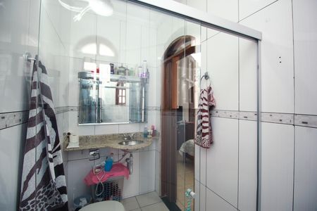Casa à venda com 305m², 4 quartos e 7 vagasBanheiro da Suíte 1