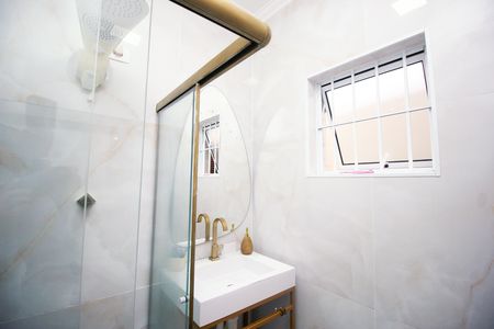 Casa à venda com 305m², 4 quartos e 7 vagasBanheiro da Suíte 2