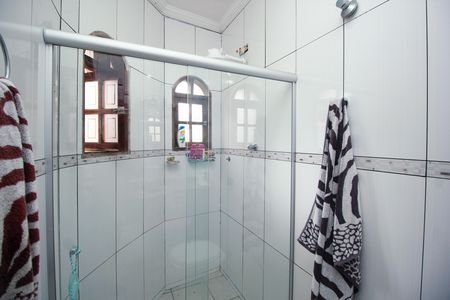 Casa à venda com 305m², 4 quartos e 7 vagasBanheiro da Suíte 1