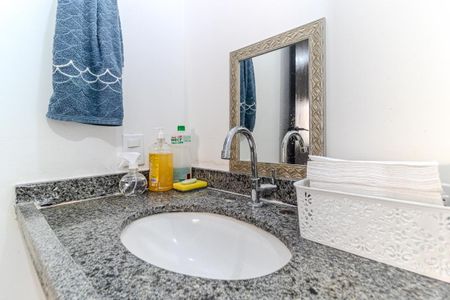 Banheiro de kitnet/studio para alugar com 1 quarto, 35m² em Higienópolis, São Paulo