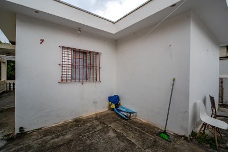 Casa à venda com 480m², 4 quartos e 4 vagas Casa à venda com 480m², 4 quartos e 4 vagasFachada