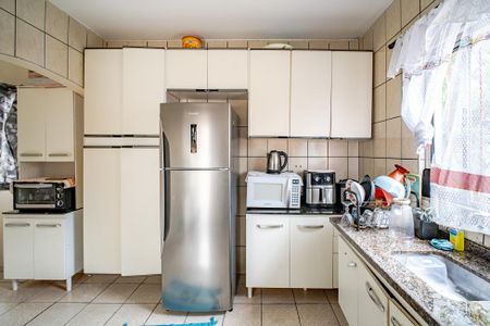 Casa à venda com 480m², 4 quartos e 4 vagas Casa à venda com 480m², 4 quartos e 4 vagasCozinha