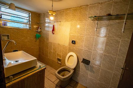 Casa à venda com 480m², 4 quartos e 4 vagas Casa à venda com 480m², 4 quartos e 4 vagasBanheiro 2