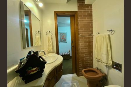 Apartamento à venda com 205m², 4 quartos e 2 vagasBanheiro social
