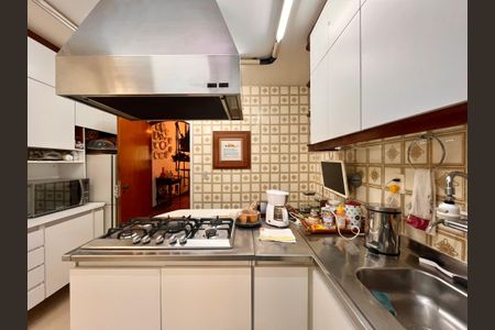Apartamento à venda com 205m², 4 quartos e 2 vagasCozinha 