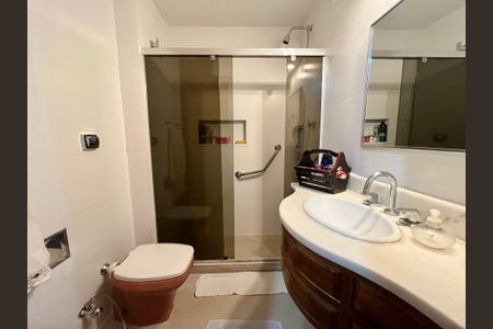 Apartamento à venda com 205m², 4 quartos e 2 vagasBanheiro social