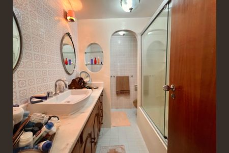Apartamento à venda com 205m², 4 quartos e 2 vagasBanheiro da Suíte