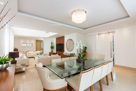 Casa à venda com 437m², 3 quartos e 7 vagasSala 