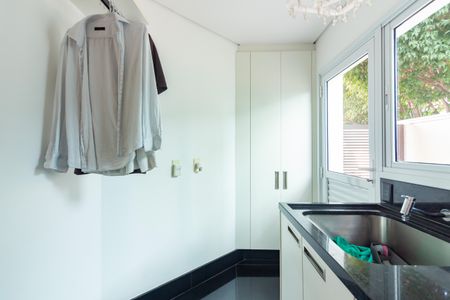Casa à venda com 437m², 3 quartos e 7 vagasÁrea de Serviço 