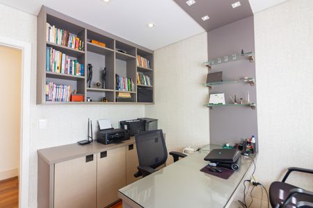Casa à venda com 437m², 3 quartos e 7 vagasEscritório