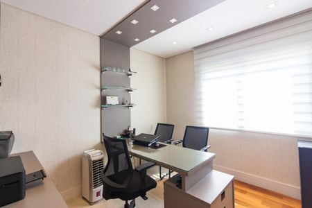 Casa à venda com 437m², 3 quartos e 7 vagasEscritório