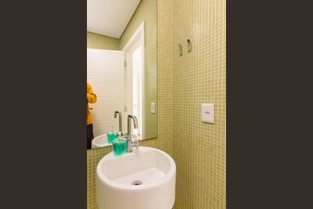 Casa à venda com 437m², 3 quartos e 7 vagasBanheiro de Serviço