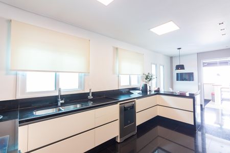Casa à venda com 437m², 3 quartos e 7 vagasCozinha 
