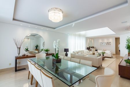 Casa à venda com 437m², 3 quartos e 7 vagasSala 