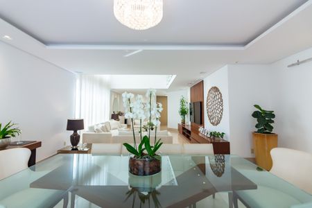 Casa à venda com 437m², 3 quartos e 7 vagasSala 