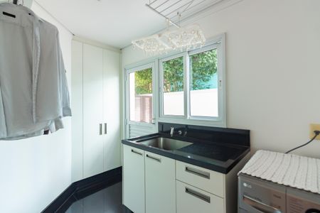 Casa à venda com 437m², 3 quartos e 7 vagasÁrea de Serviço 