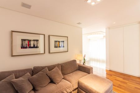Casa à venda com 437m², 3 quartos e 7 vagasSala de TV