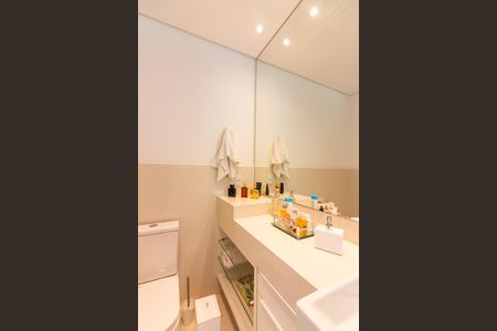 Casa à venda com 437m², 3 quartos e 7 vagasBanheiro da Suíte 2