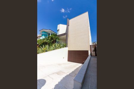 Casa à venda com 437m², 3 quartos e 7 vagasFachada