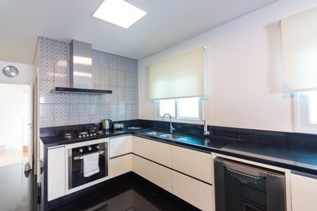 Casa à venda com 437m², 3 quartos e 7 vagasCozinha 