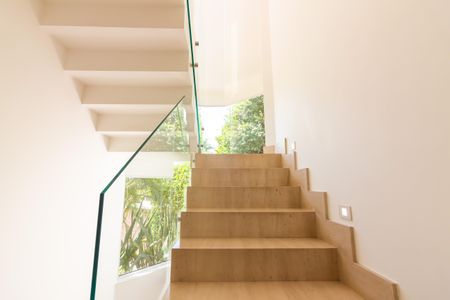 Casa à venda com 437m², 3 quartos e 7 vagasEscada