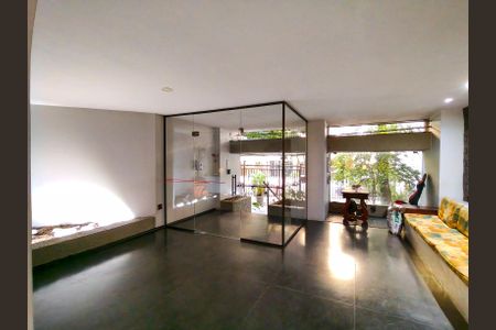 Apartamento para alugar com 81m², 2 quartos e 1 vagaFachada e portaria
