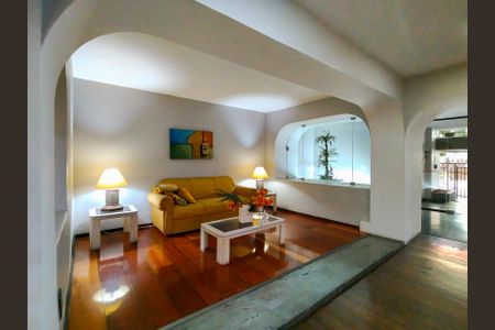 Apartamento para alugar com 81m², 2 quartos e 1 vagaFachada e portaria