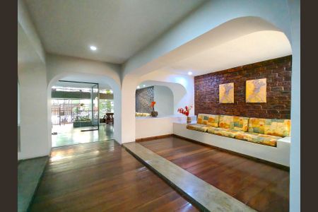 Apartamento para alugar com 81m², 2 quartos e 1 vagaFachada e portaria