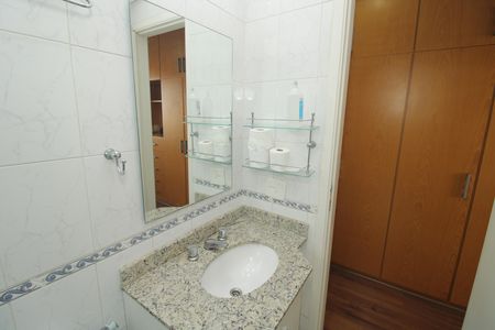 Apartamento à venda com 86m², 2 quartos e 2 vagasBanheiro da Suíte