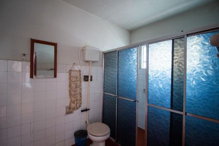 Casa para alugar com 100m², 3 quartos e 2 vagasBanheiro da Edícula