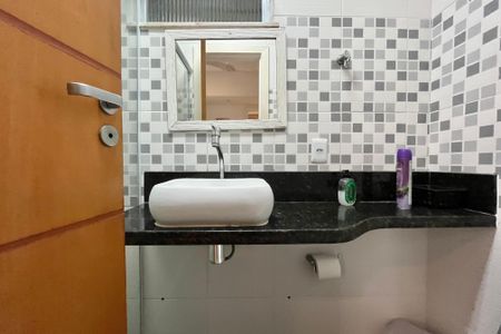 Banheiro de apartamento à venda com 1 quarto, 28m² em Copacabana, Rio de Janeiro