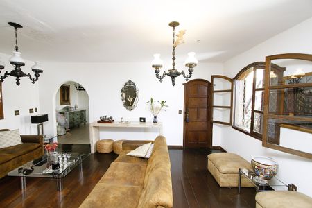 Casa para alugar com 365m², 5 quartos e 8 vagasSala 1