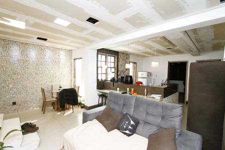 Casa para alugar com 365m², 5 quartos e 8 vagasSala andar de baixo