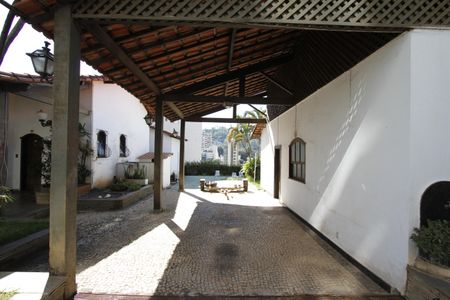 Casa para alugar com 365m², 5 quartos e 8 vagasVaranda